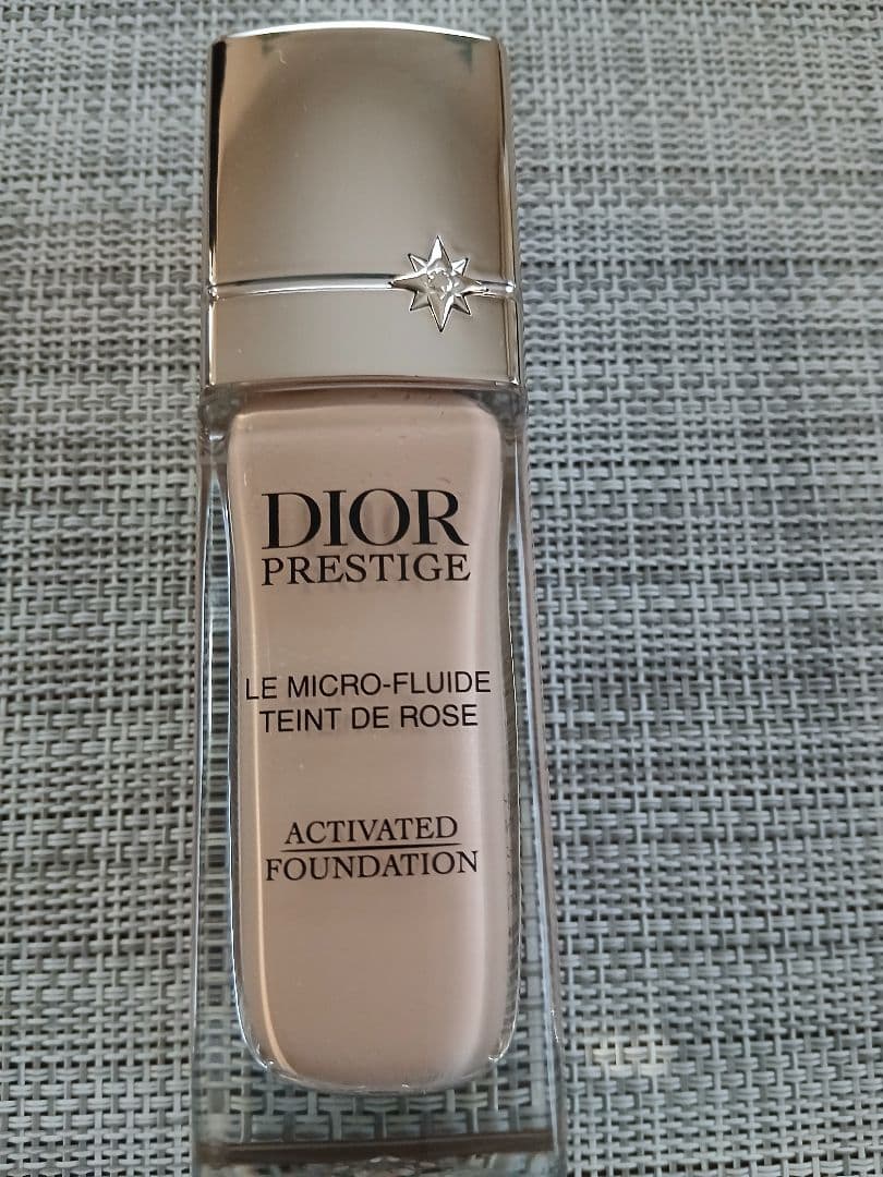 Dior マイクロフルイドタン　プレステージリキッドファンデーション　30mL