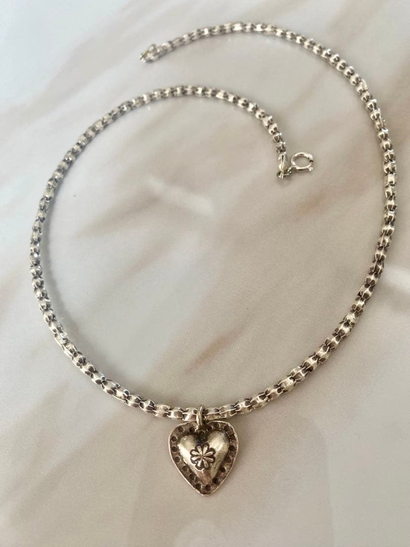 シルバー ハート型ペンダント ネックレス　カレンシルバー