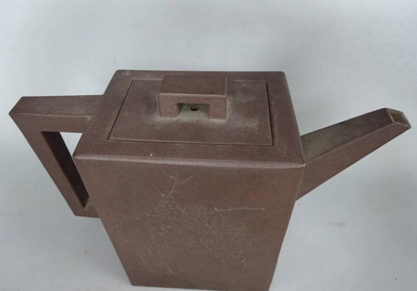 鉄画軒刻 胡耀庭製 紫砂 朱泥 急須　蓋裏に大きい欠けあり！