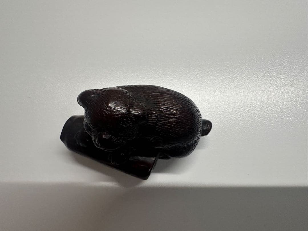 根付(netsuke) 犬の根付　寛山作　江戸時代　木製