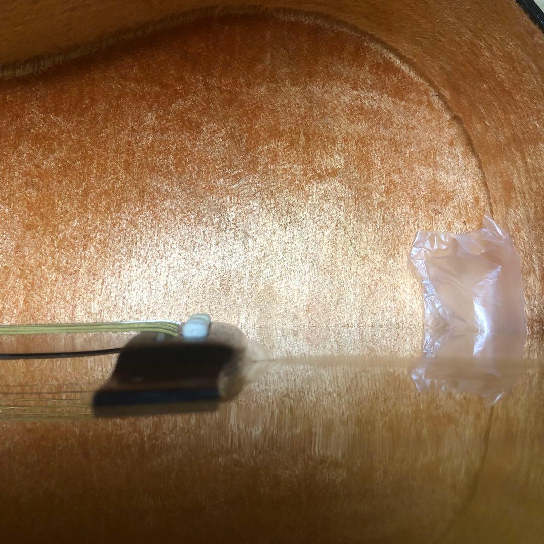 アコースティックギターです