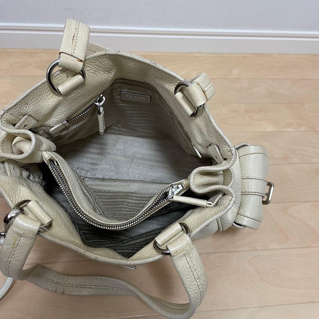 ■PRADA（プラダ）/良品 / レザー / ハンドバッグ / アイボリー
