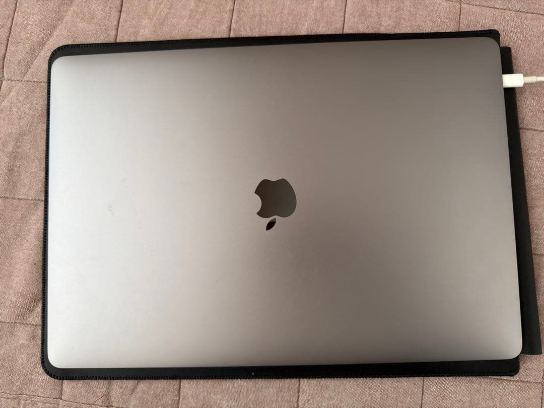 MacBook Pro 15インチ 2016 i7/16GB/512GB