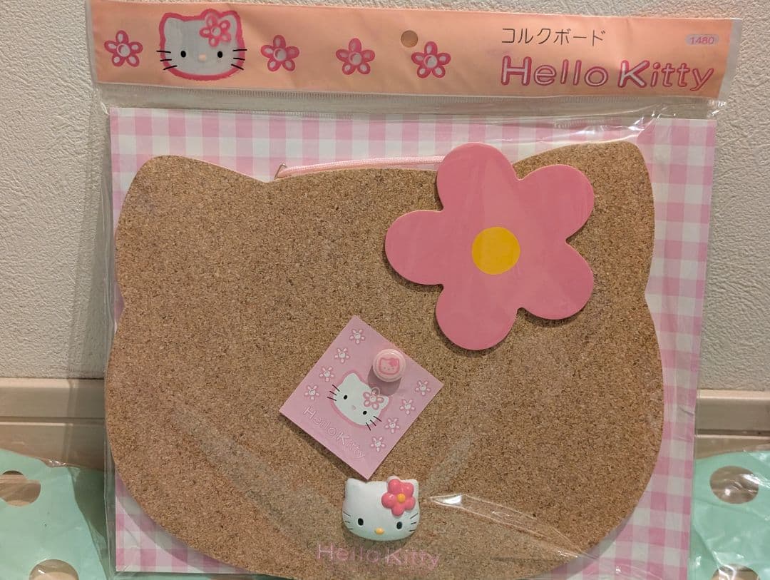 【レア商品】ハローキティ コルクボード 花付き
