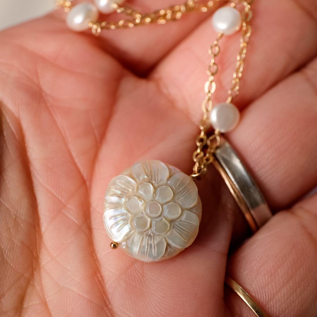 Ｇちゃん ♦︎14kgf淡水パールフラワーカービングネックレス