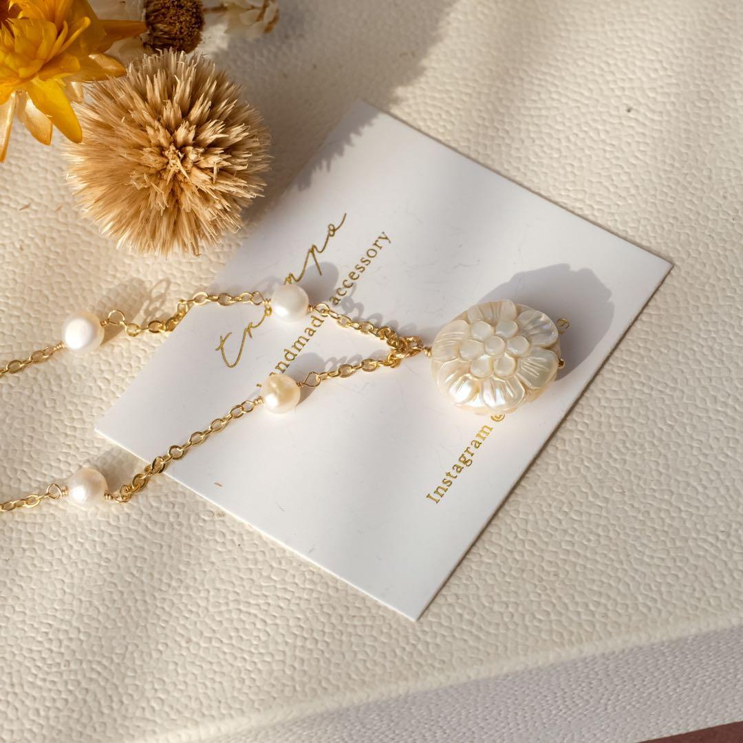 Ｇちゃん ♦︎14kgf淡水パールフラワーカービングネックレス