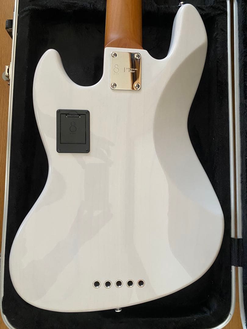 ベース Sire V8 5-String