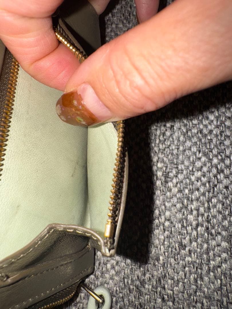 LOEWE ノットコンパクトジップウォレット 二つ折り財布 オリーブグリーン