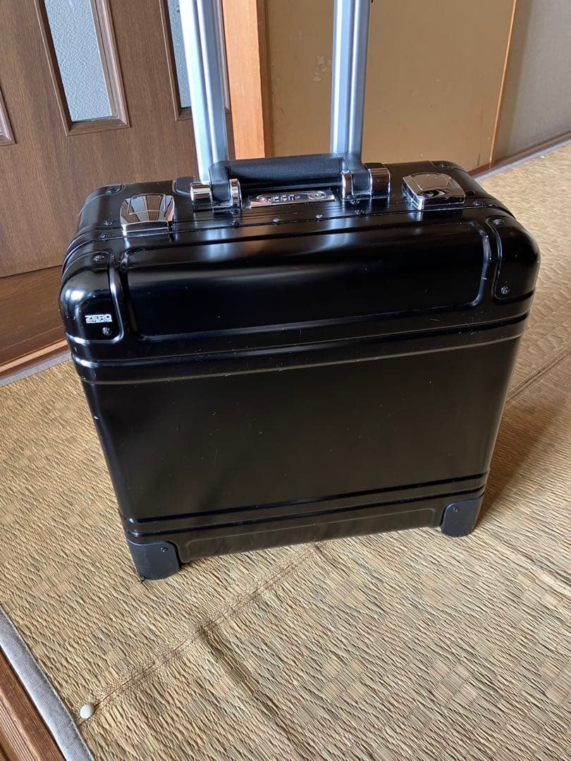 ZERO HALLIBURTON ゼロ ハリバートン 2輪スーツケース