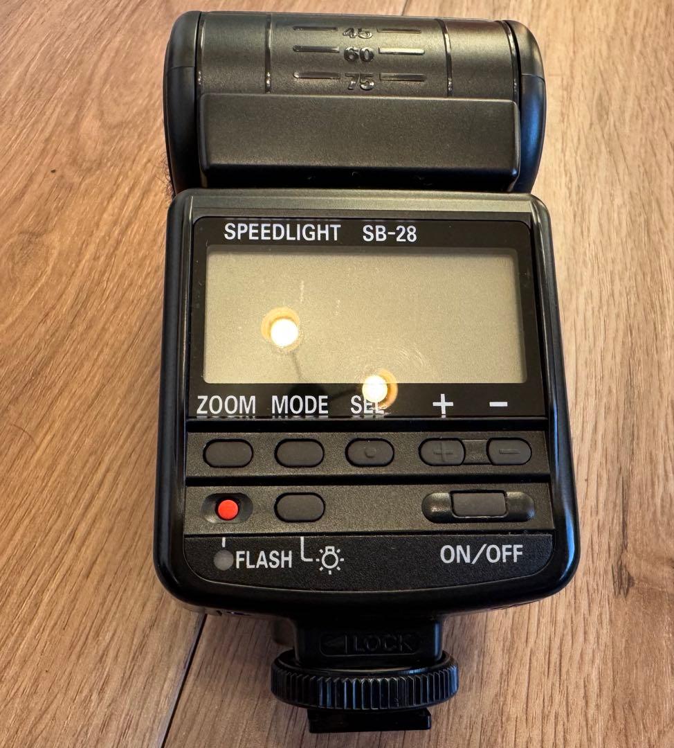 限定値下げ中Nikon F4 AF一眼レフ レンズ3本　フラッシュ　ストロボ