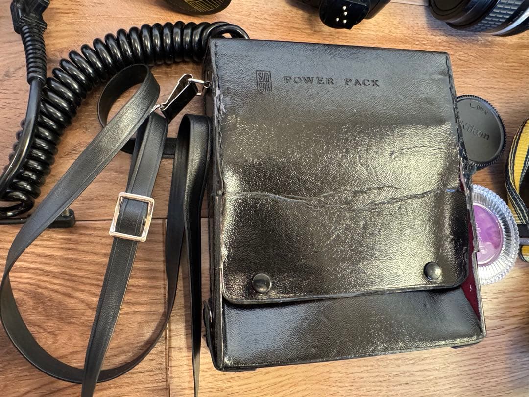 限定値下げ中Nikon F4 AF一眼レフ レンズ3本　フラッシュ　ストロボ