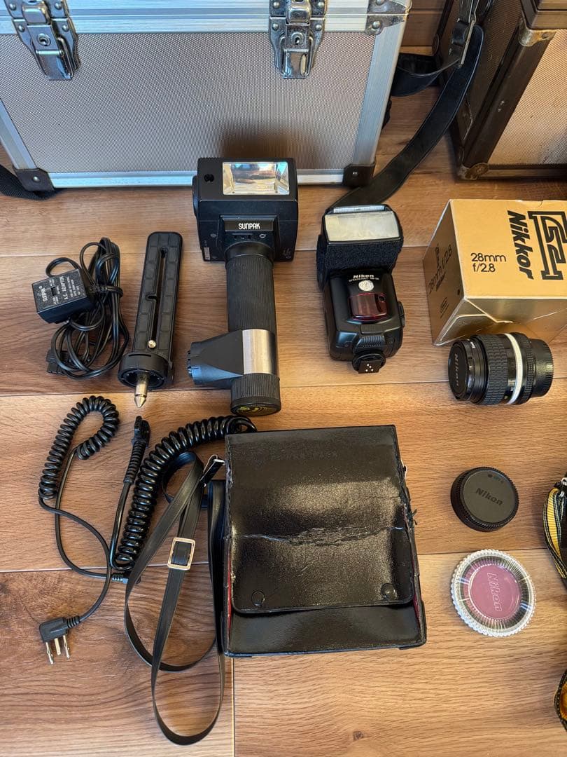 限定値下げ中Nikon F4 AF一眼レフ レンズ3本　フラッシュ　ストロボ