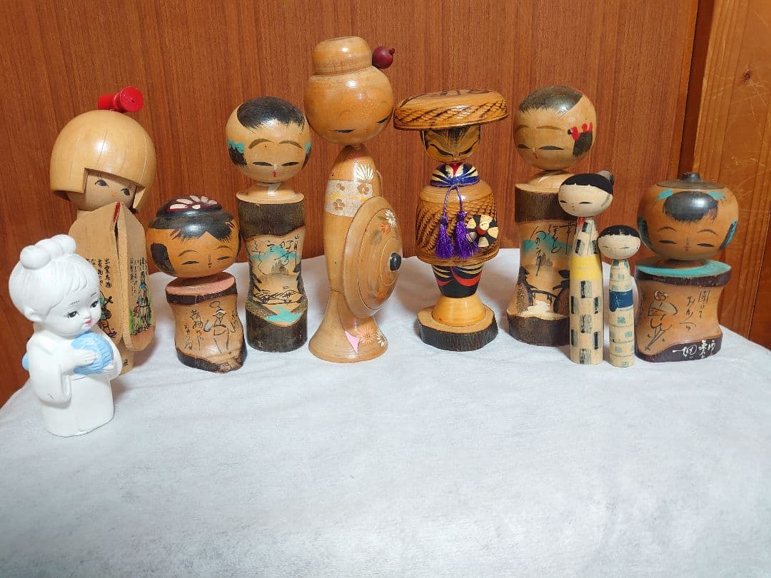 こけし達と白い人 陶器 置物 昭和レトロ