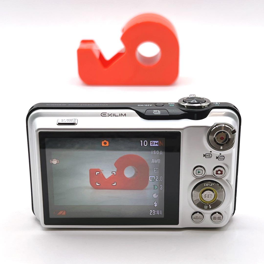 【極美品】 CASIO EX-FC100 コンパクトデジタルカメラ　シルバー