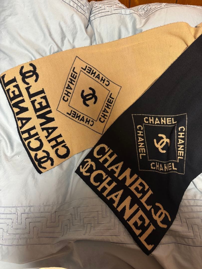 CHANEL リバーシブルマフラー ベージュ 黒