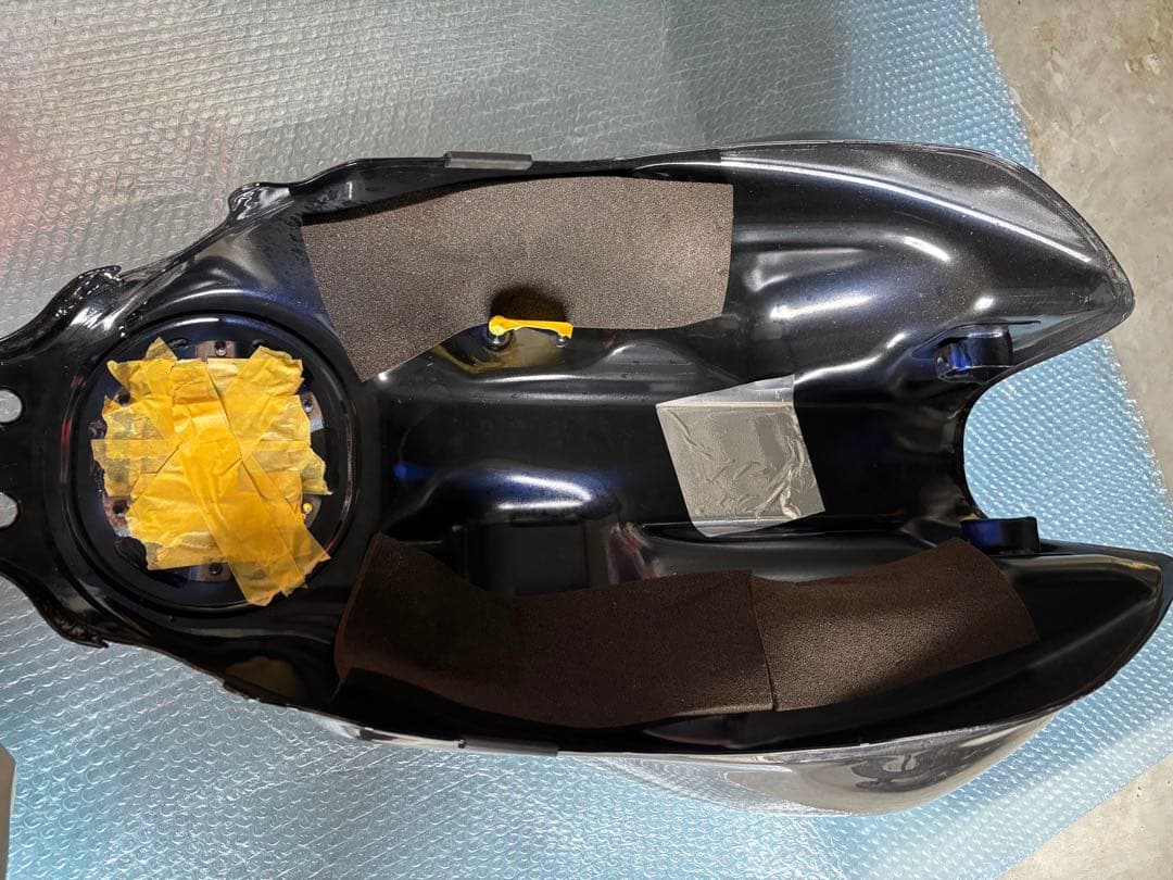 HONDA ブラックタンク　ホーネット 900