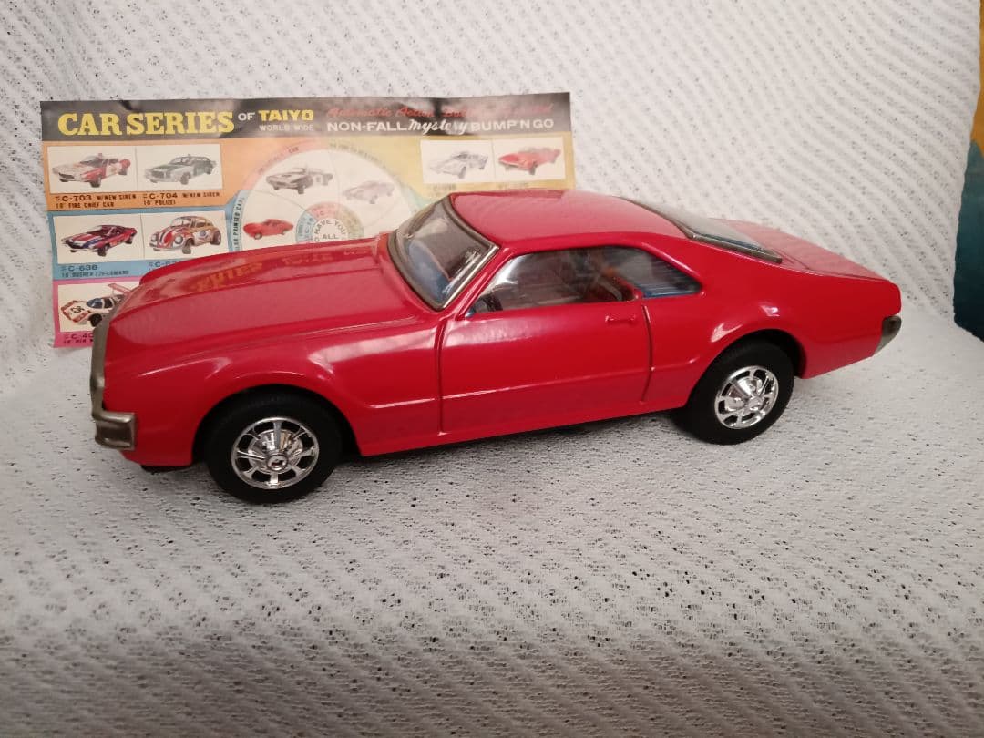 オールズモービル　アメ車TORNADO　太陽　日本製ブリキ美車27cm値下です