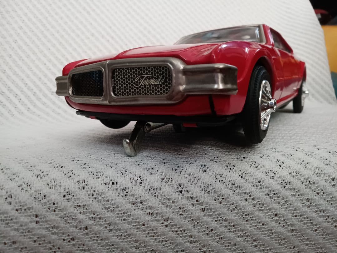 オールズモービル　アメ車TORNADO　太陽　日本製ブリキ美車27cm値下です