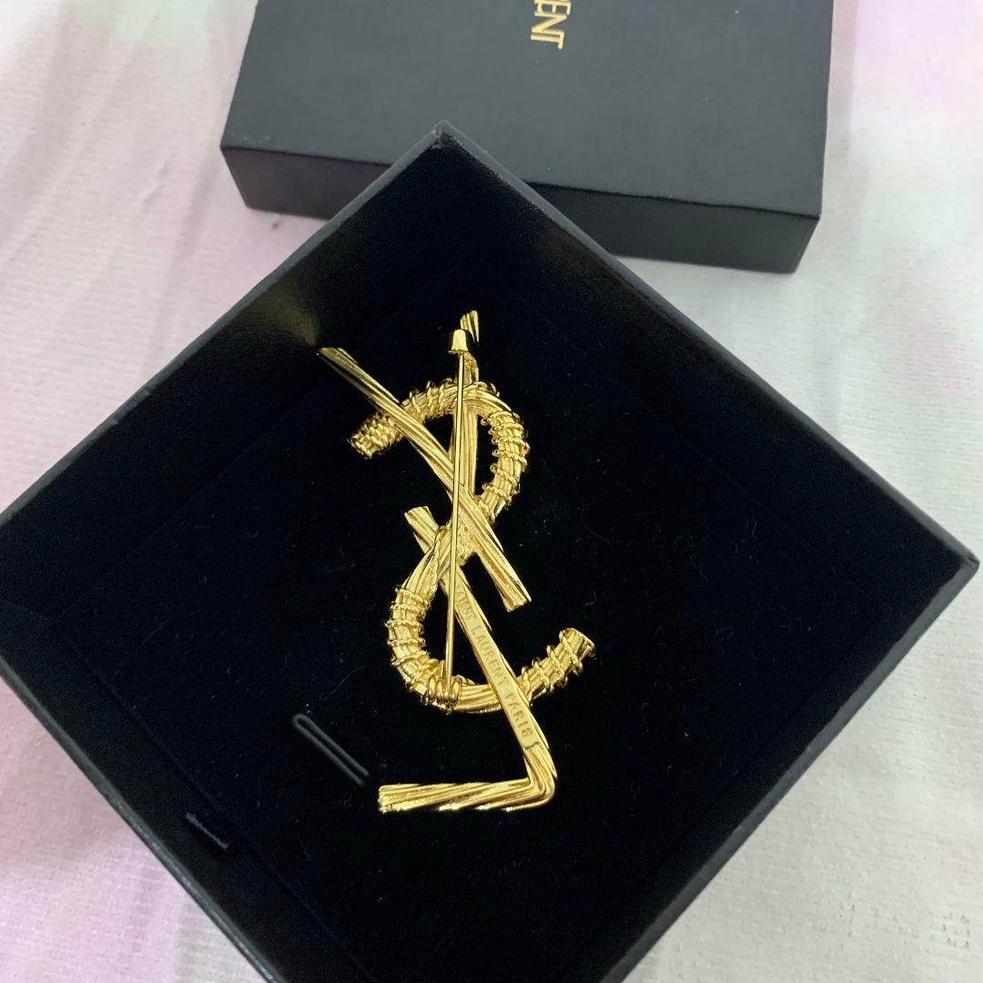 イヴサンローラン ゴールド バッジ ピン ブローチ