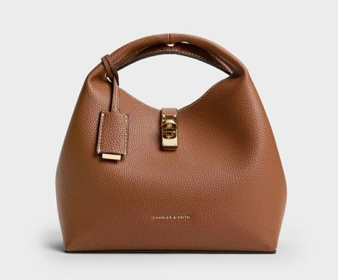 CHARLES & KEITH メタリックアクセントバケットバッグ チョコレート