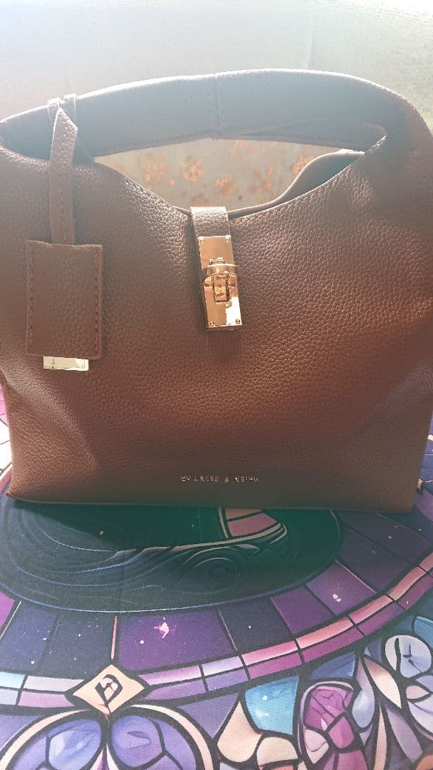 CHARLES & KEITH メタリックアクセントバケットバッグ チョコレート