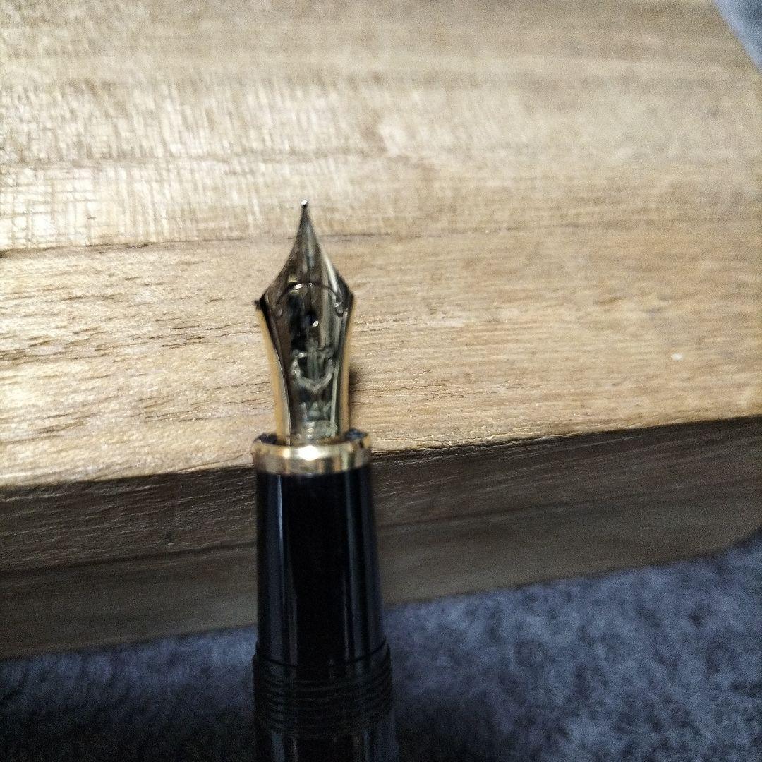 14K SAILOR 黒色プラスチック万年筆 金色装飾