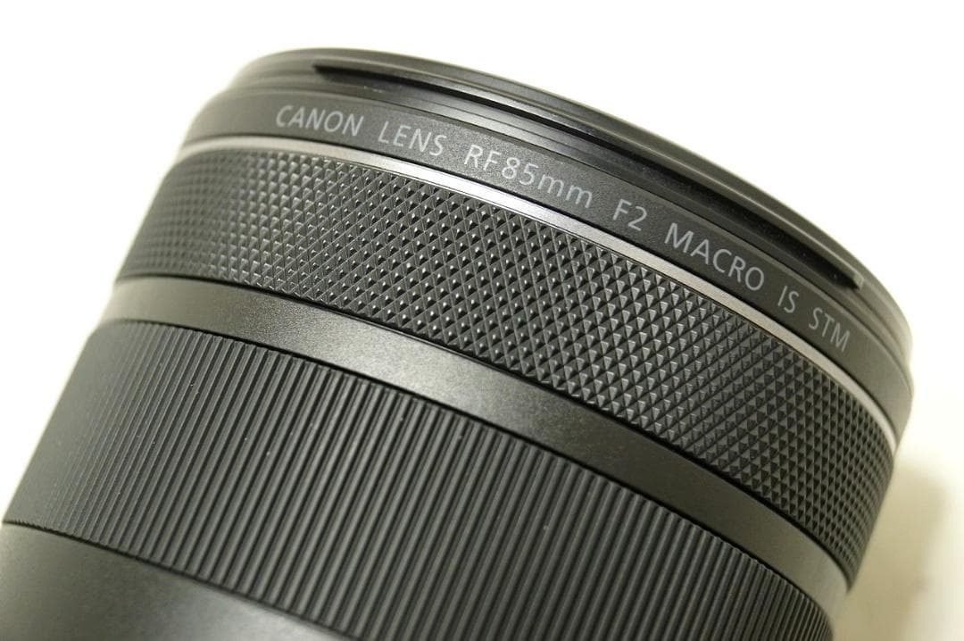 マクロ 単焦点　Canon RF 85mm F2 MACRO IS STM
