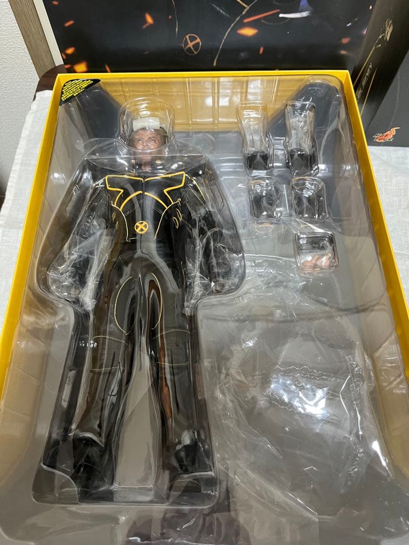 X-MEN: ウルヴァリン 1/6スケールフィギュア