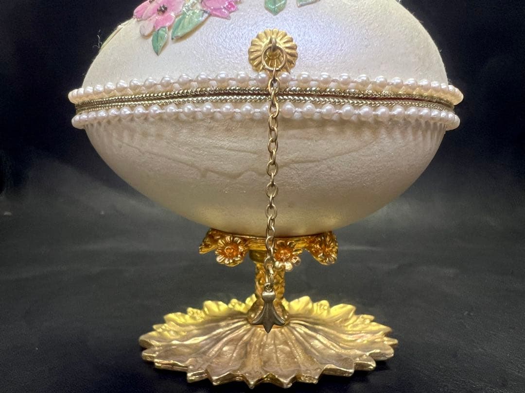 花模様の陶器製卵型ボックス