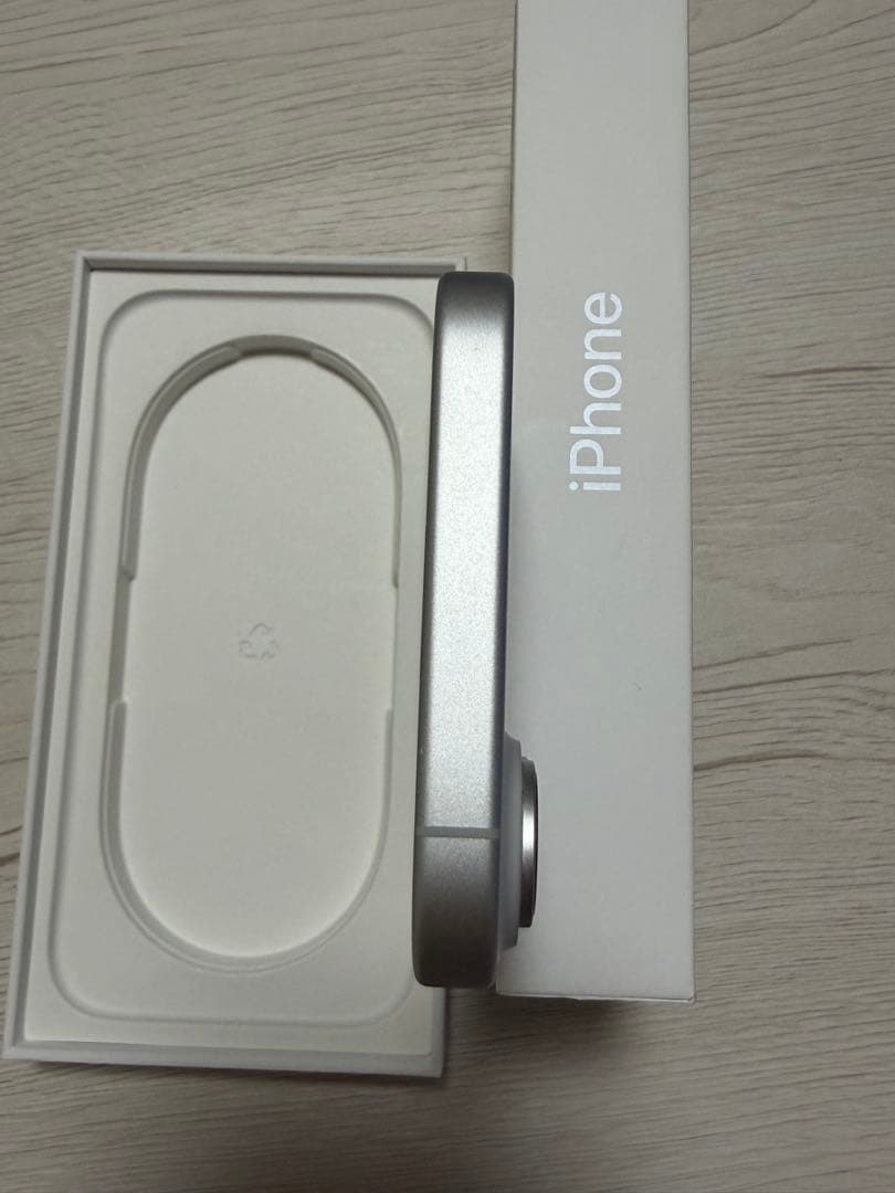 【傷なし美品】iPhone16 128GB ホワイト SIMフリー