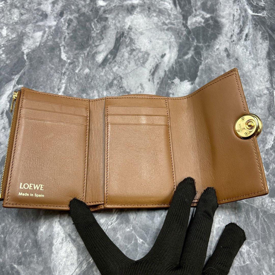 a ✨ LOEWE 3つ折り財布ぺブル バーティカル ウォレット スモール