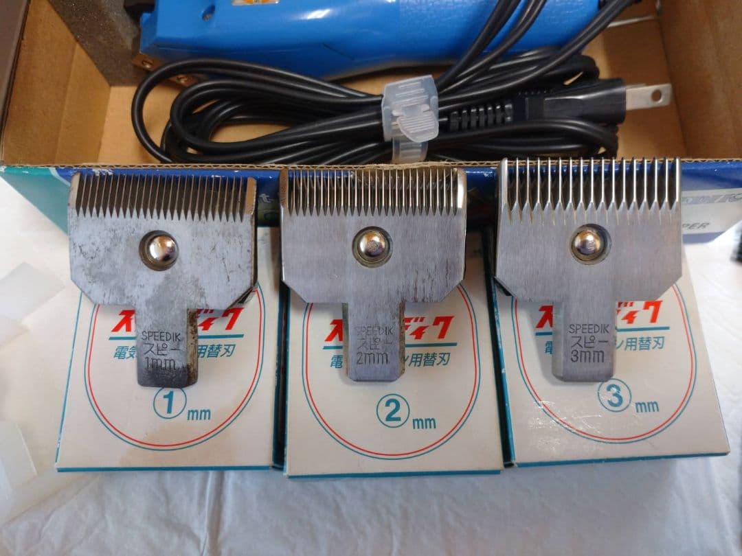 TAPIO バリカン スリム軽量 3刃付き