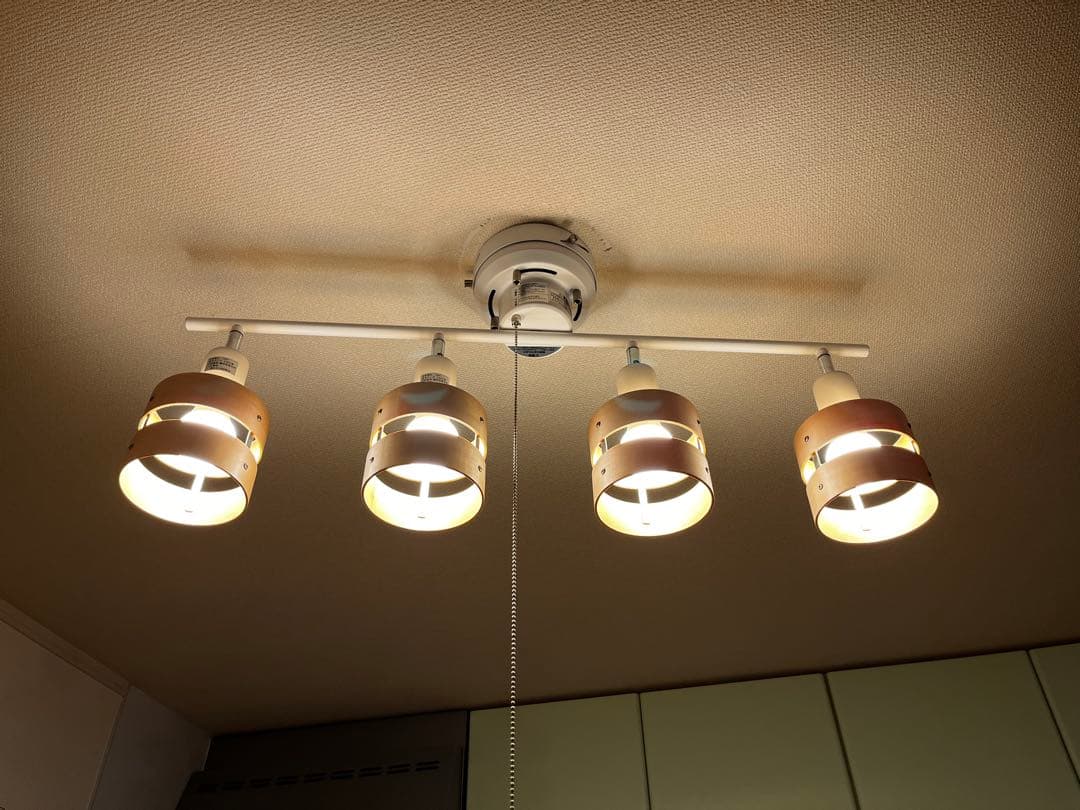 【送料込み・電球付き】モダン4灯シーリングライト ホワイトナチュラル　ニトリ