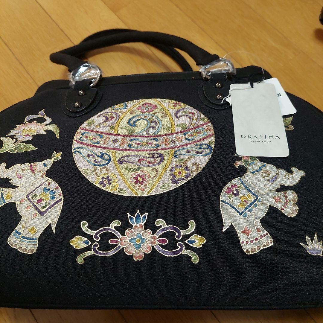 値下げ！新品　格安　OKAJIMA 刺繍入り黒ボストンバッグ