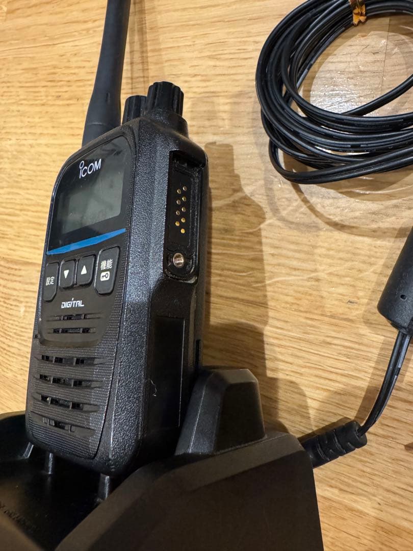 【IC-DPR7BT同等】IC-D70DBT デジタル簡易無線登録局 充電器付き