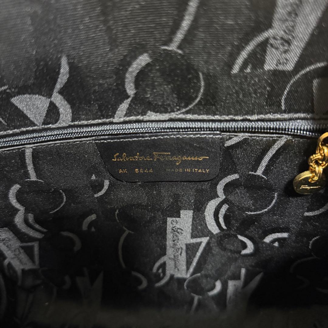 フェラガモ ダブルガンチーニ　ハンドバッグ　ゴールド金具　フォーマル　レザー