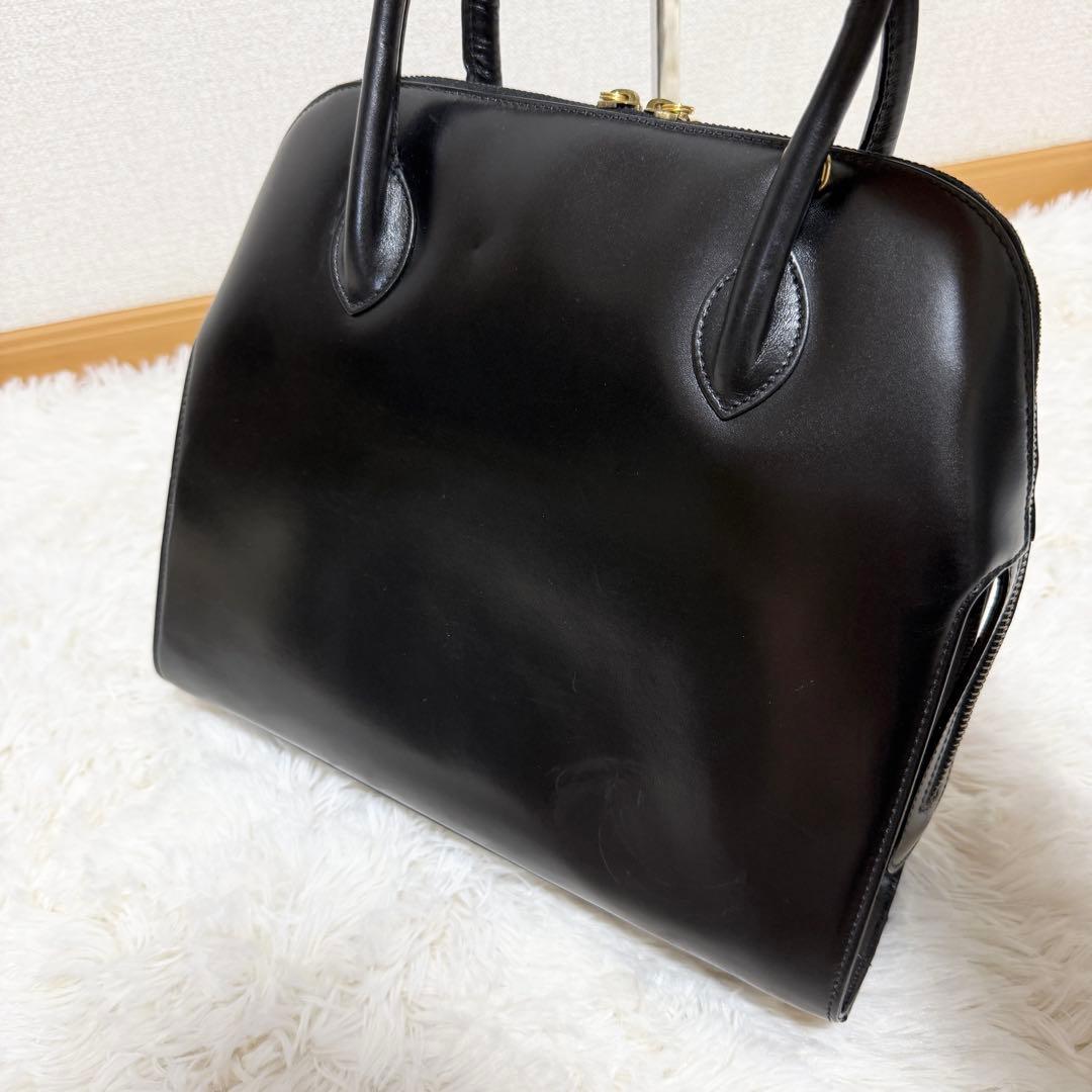 フェラガモ ダブルガンチーニ　ハンドバッグ　ゴールド金具　フォーマル　レザー