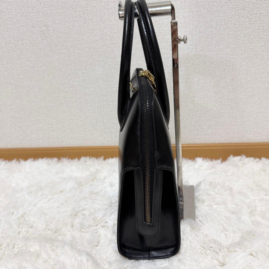 フェラガモ ダブルガンチーニ　ハンドバッグ　ゴールド金具　フォーマル　レザー