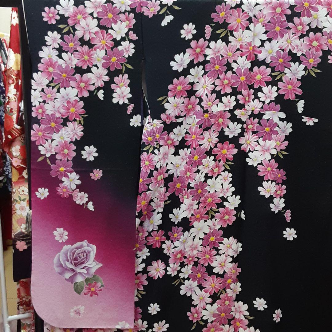 574.正絹振袖、黒バラ、160ぐらい