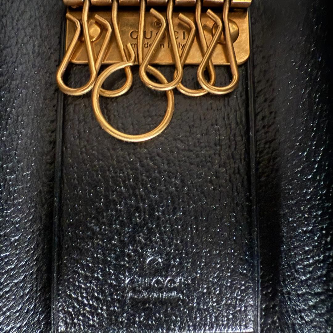 新品未使用 GUCCI ブラックレザーキーケース キーリング 蜂モチーフ