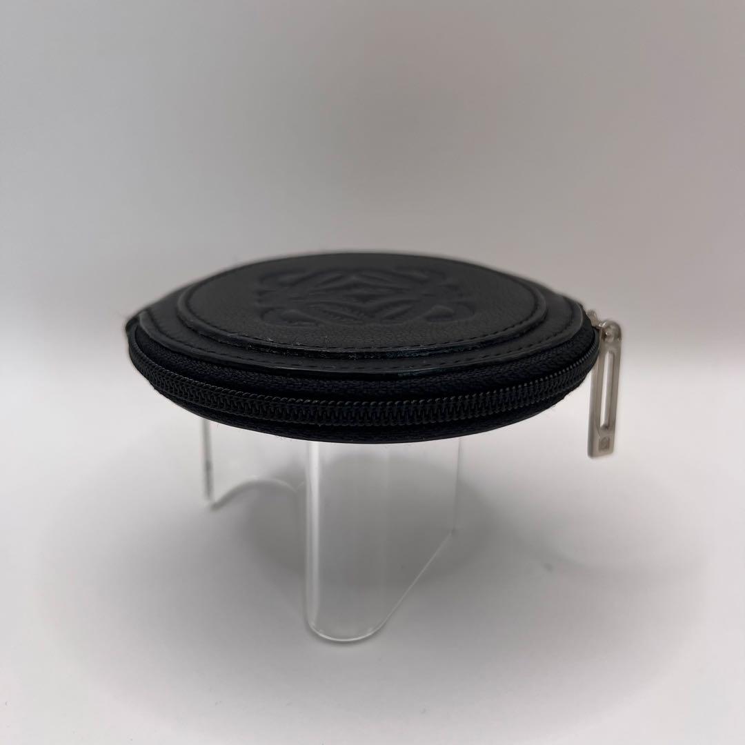 LOEWE ケース　アナグラム　ブラック　型押し　エンボス　丸型　ロゴ