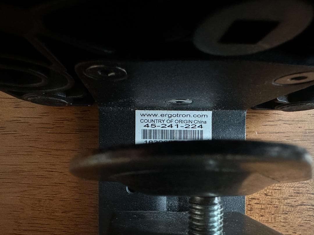 エルゴトロン モニターアーム（*2）とトレイ