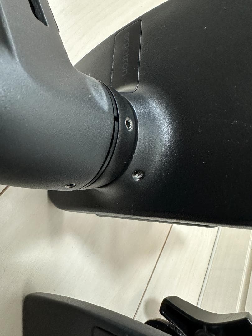 エルゴトロン モニターアーム（*2）とトレイ