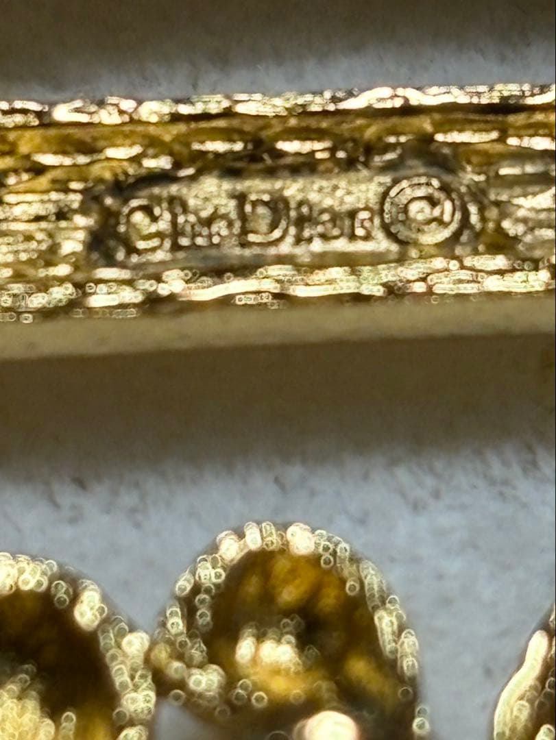 y*a様 Christian Dior ブローチ 金色 メタル製