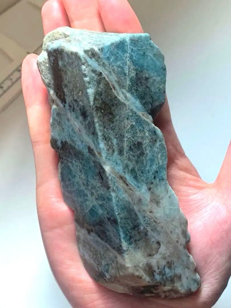 濃い青　糸魚川翡翠　入りコン沢原石　青ひすい　ヒスイ　国産鉱物　水石　根付　勾玉