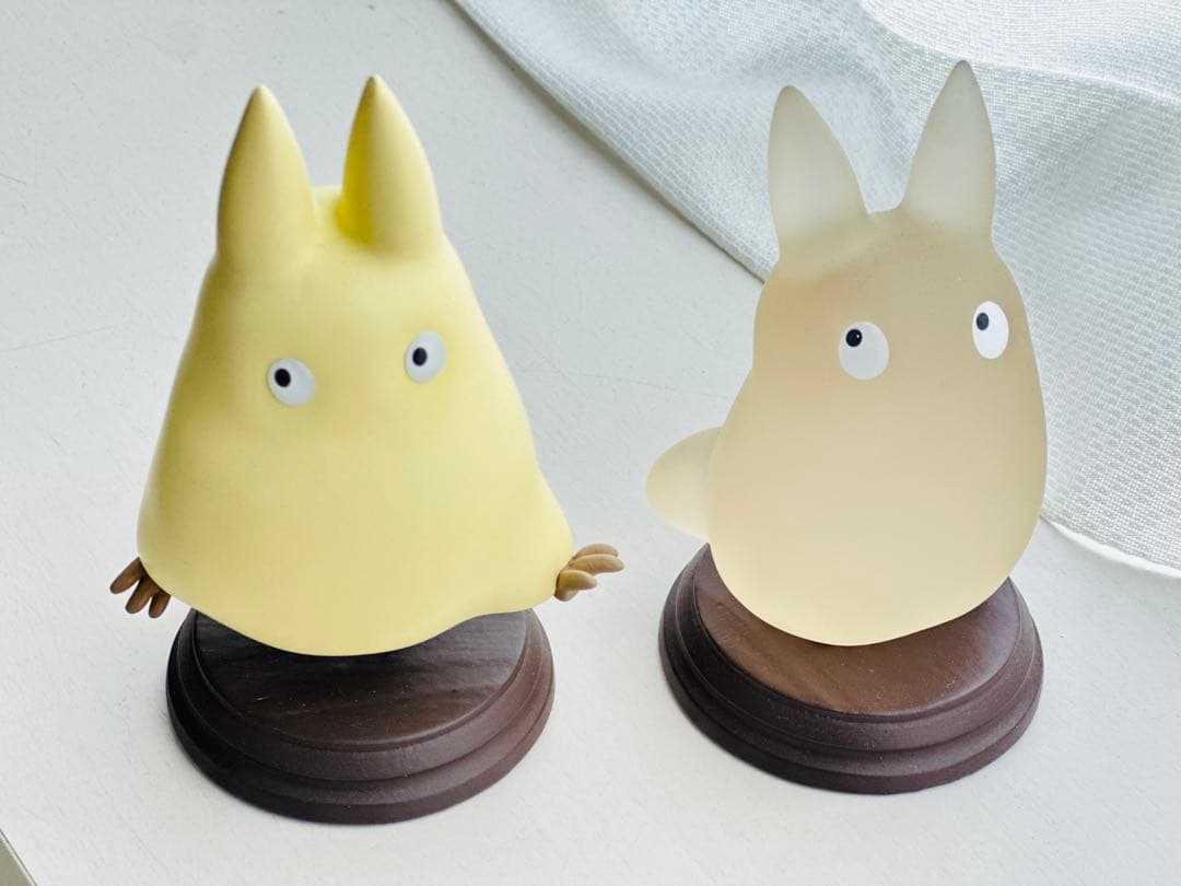 【値下げ中】小トトロ2体　手のひらサイズ置物（箱付き）