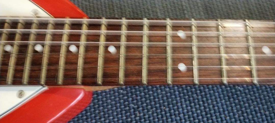 古着屋ポエジー　VOX ティアドロップ型 ボディギター