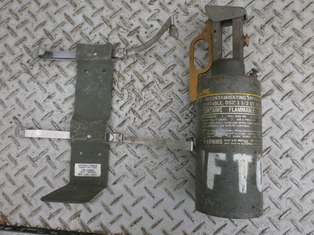 米軍実物 Decontaminating Apparatus DS2 ボトル