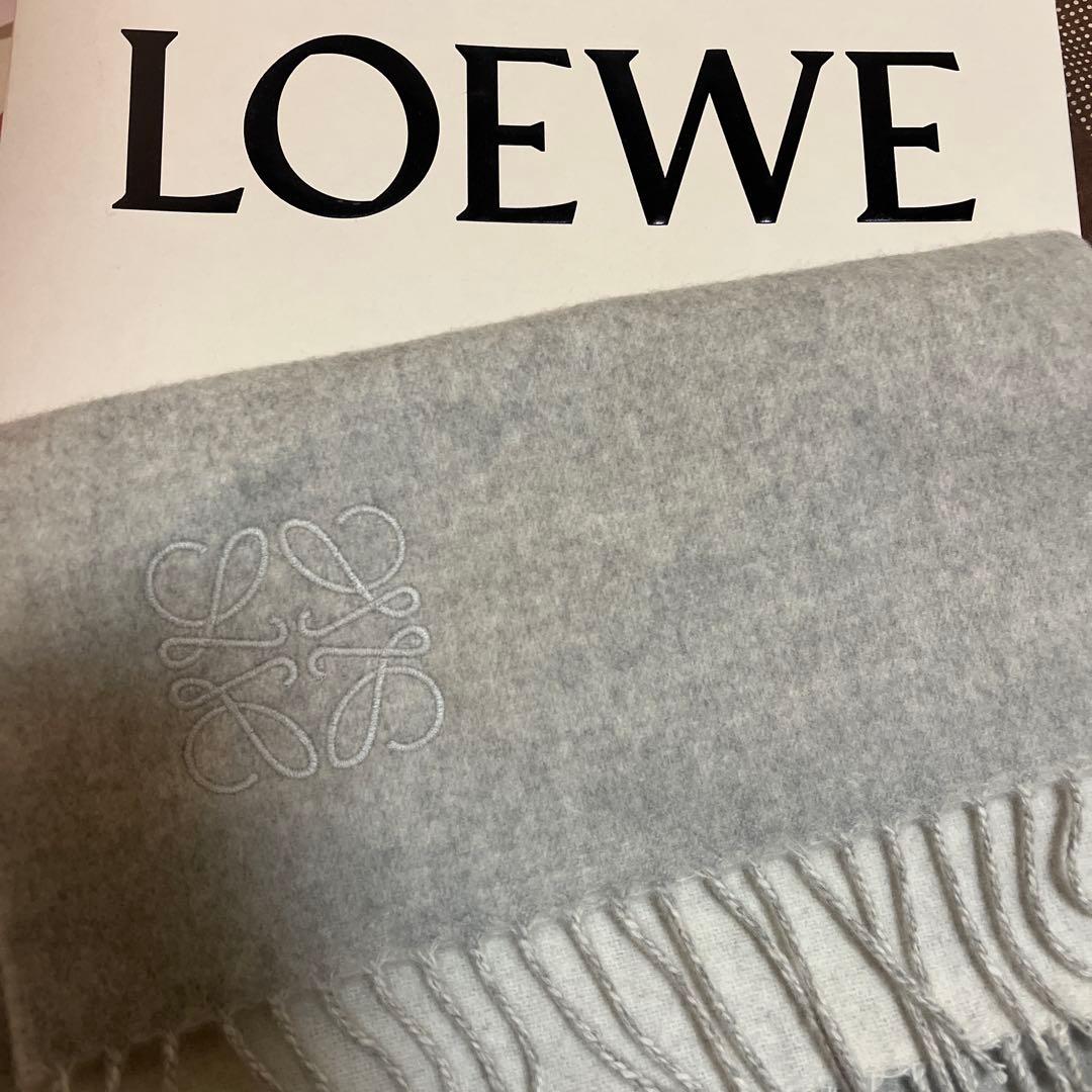 LOEWE グレー マフラー