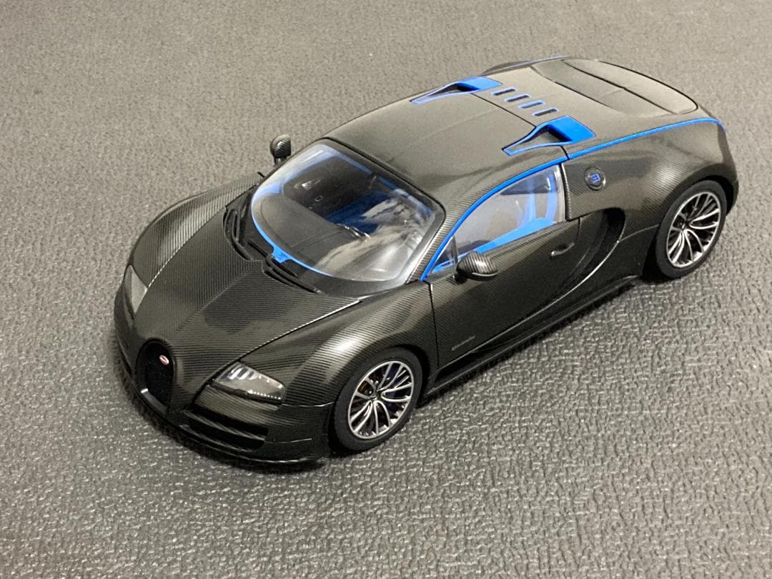 1/18 オートアート ブガッティ ヴェイロン スーパースポーツ カーボン
